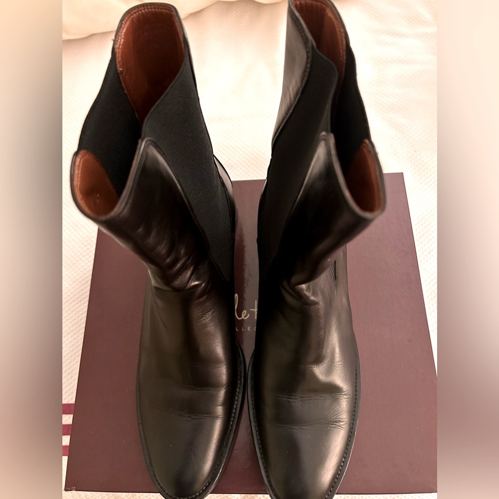 Cole Haan like new Indira Short Boot in black - women’s size 10.